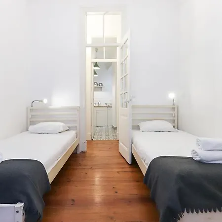 Castelo Typical By Homing Lägenhet *