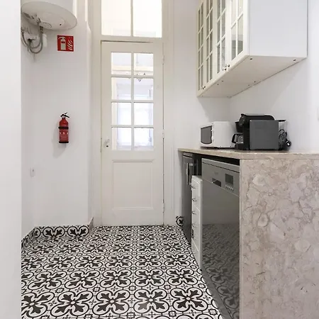 Lägenhet Castelo Typical By Homing