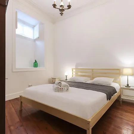 Castelo Typical By Homing Apartment